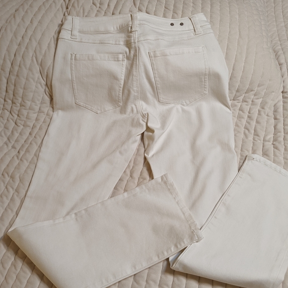 Cabi Size 6 High Slim White jeans distressed ripped look new without tags - Picture 3 of 13